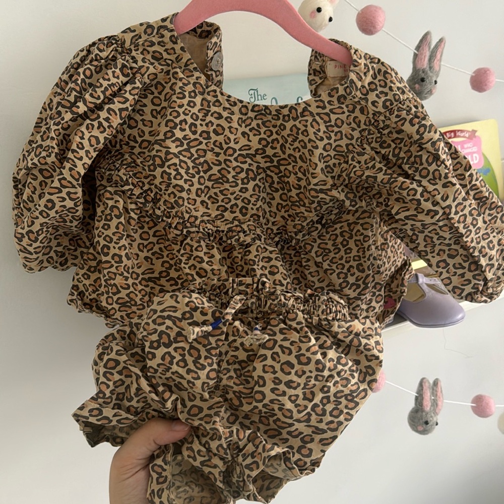 Pink chicken leopard set